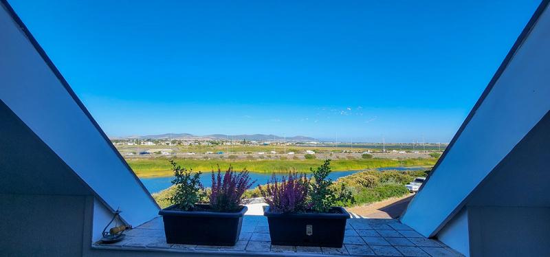 To Let 1 Bedroom Property for Rent in Dolphin Beach Western Cape